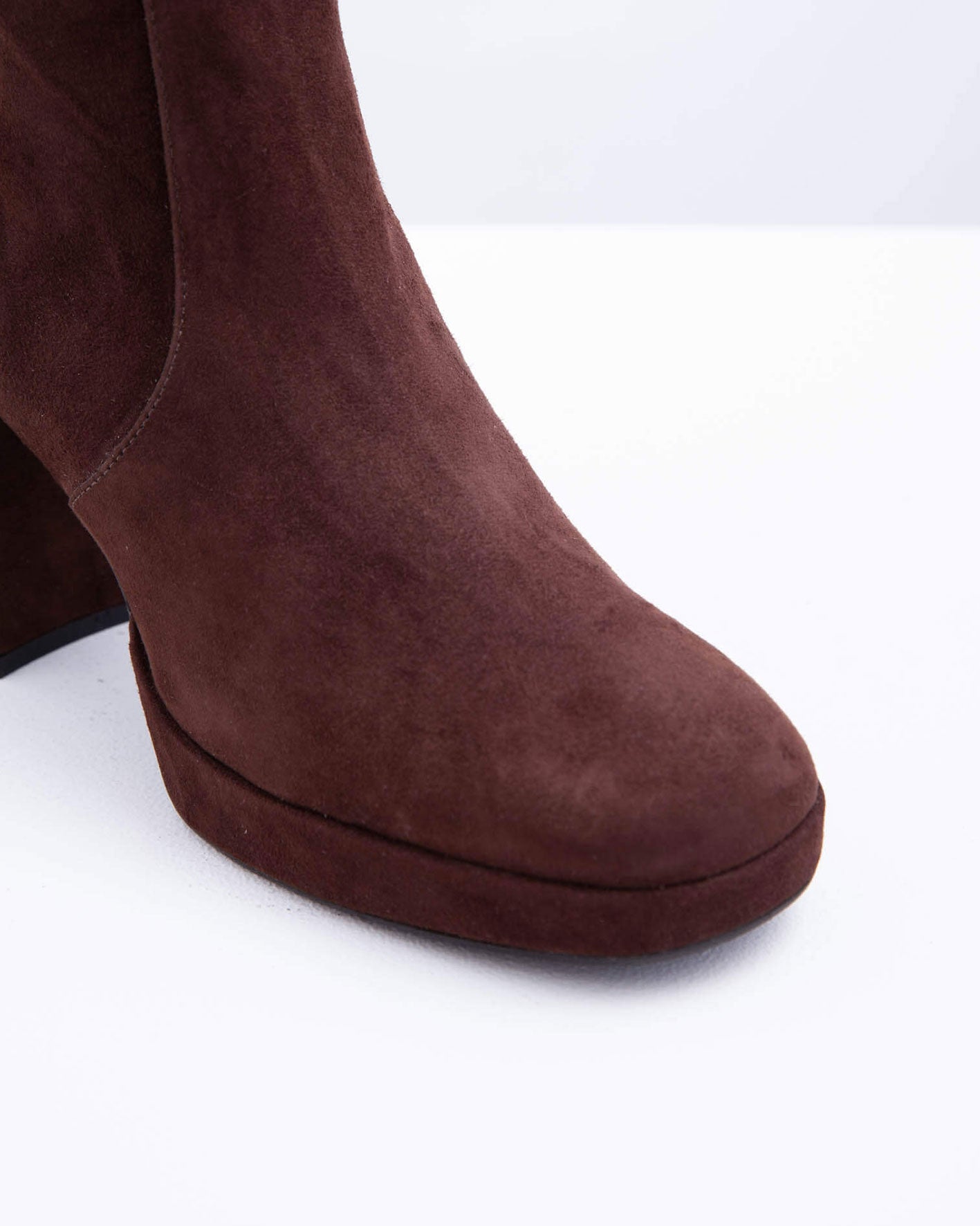 SUEDE ANETOMOKA