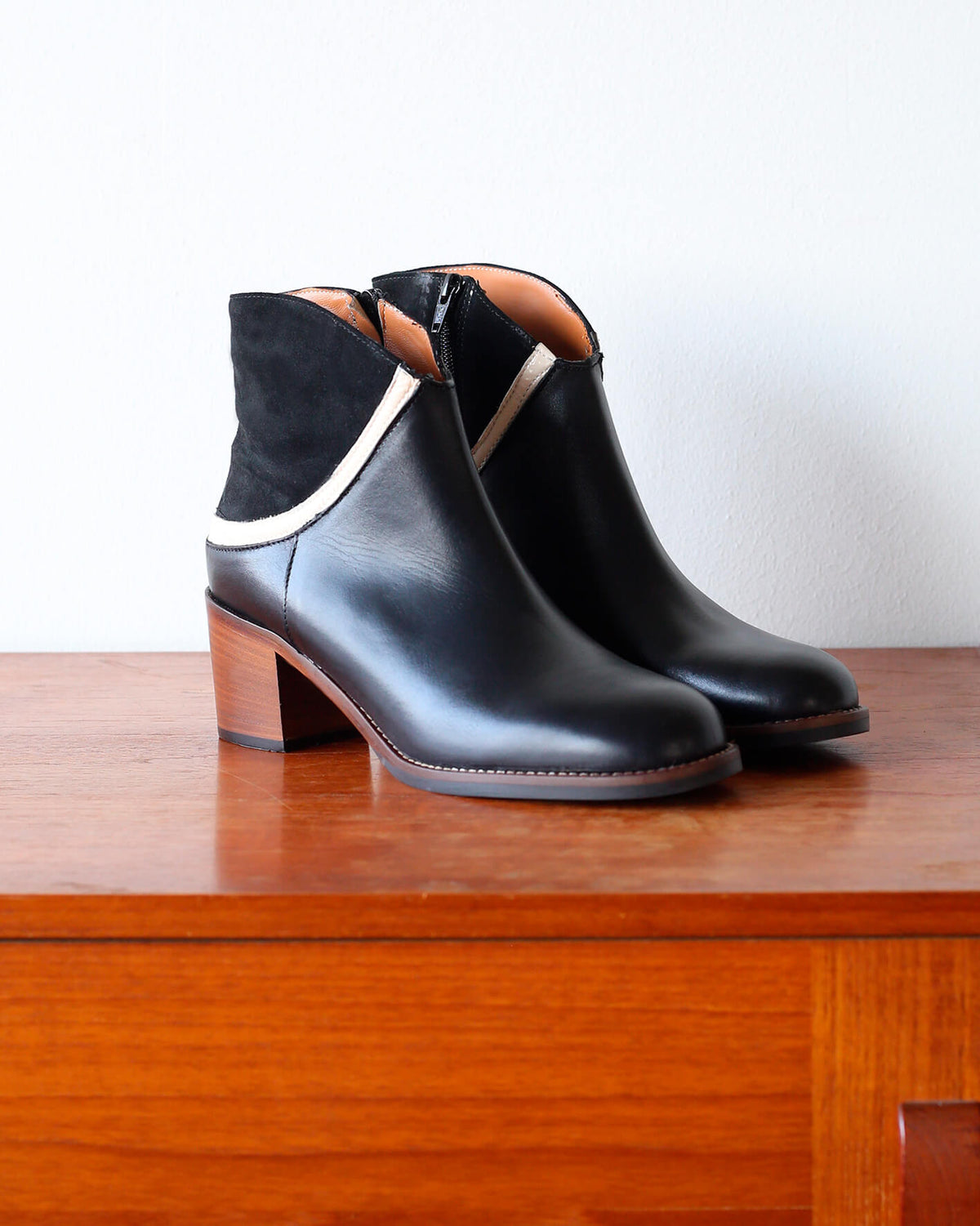URANO URANO NERO SUEDE 