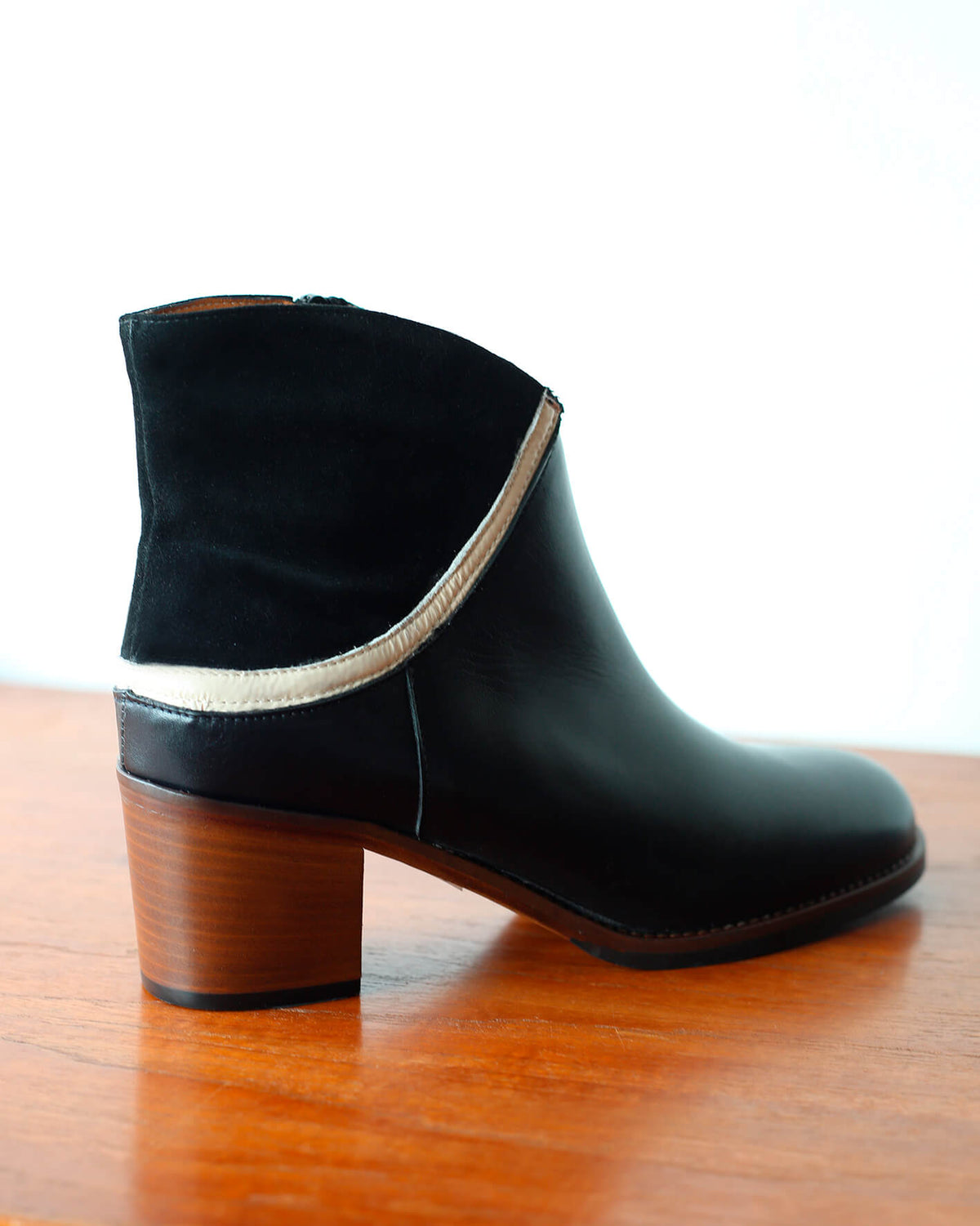 URANO URANO NERO SUEDE 